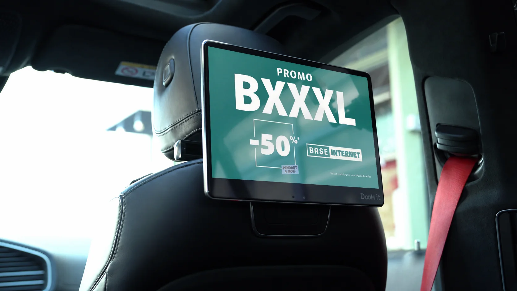 Campagne BASE sur un écran DigiCab dans un taxi